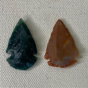 2 Hand Knapped Stone Arrowheads Green Orange Chert Modern Carving Crafts Jewelry